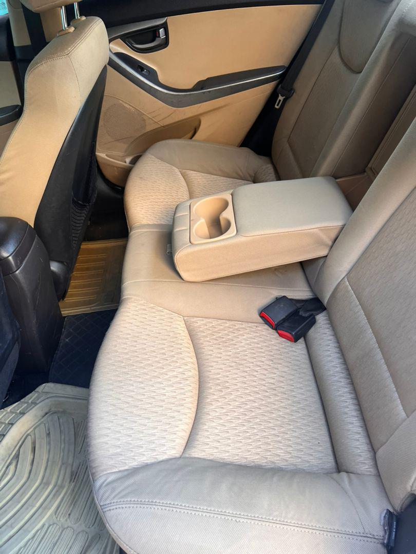 2012 hyundai Elantra